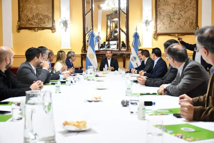 El Gobernador Gustavo Valdés se reunió con referentes del Polo IT